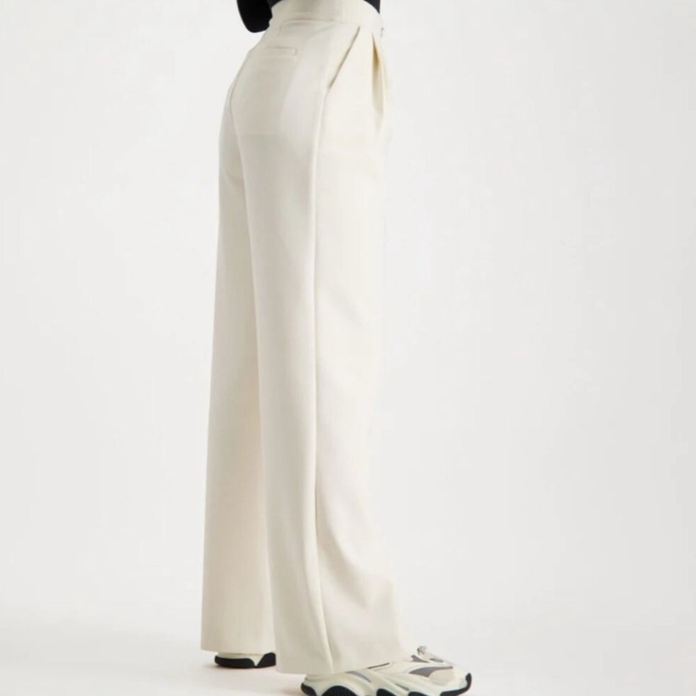 Steve Madden Pristine Ivory Wide Legged Slacks NWT Size M - Picture 3 of 10